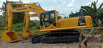 Excavator Komatsu PC 300 SE 8 MO tahun 2017 dan 2018